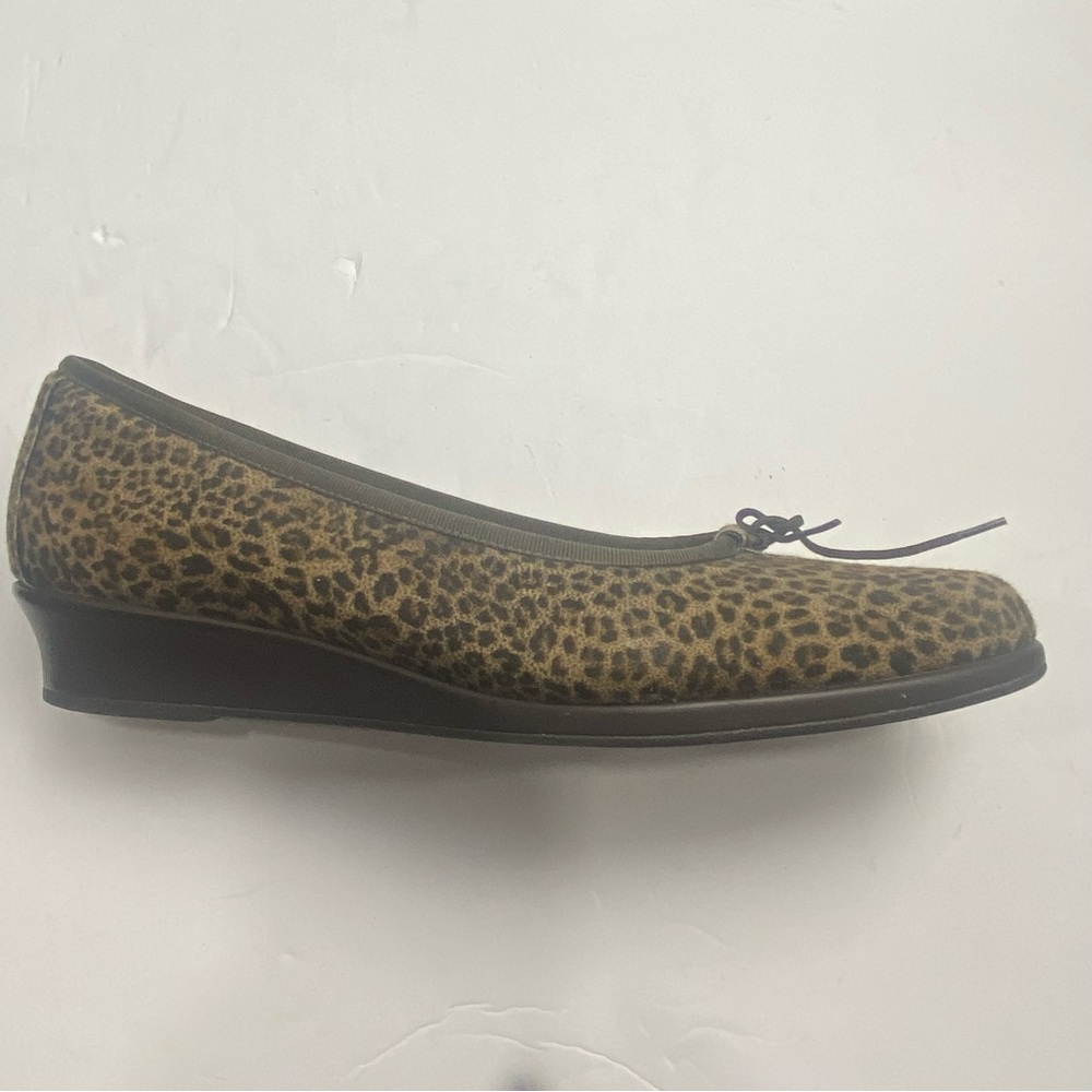 Munro American Sydney Brown Leopard Animal Print Slip On Flats Shoes Size 10